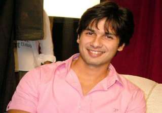 actor s daughter stalks shahid kapur - India TV actor s daughter stalks shahid kapur - India TV