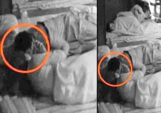 bigg boss 7 armaan kohli kisses tanisha mukherjee... bigg boss 7 armaan kohli kisses tanisha mukherjee...