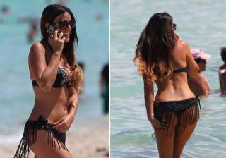 claudia romani puts her curves on display on... claudia romani puts her curves on display on...