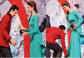 he stoops to conquer ranbir touches deepika s... he stoops to conquer ranbir touches deepika s...