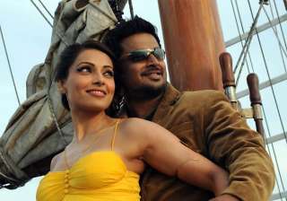 helen teaches bipasha how to dance in jodi... helen teaches bipasha how to dance in jodi...