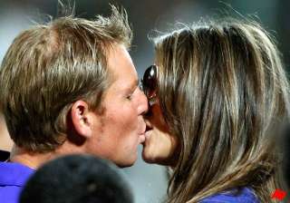 hours after royal kiss shane liz kiss in jaipur -... hours after royal kiss shane liz kiss in jaipur -...