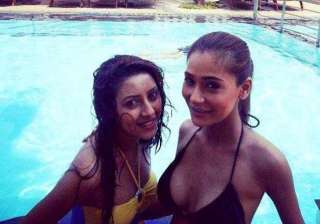 tv actresses sara khan and pratyusha banerjee s... tv actresses sara khan and pratyusha banerjee s...