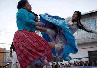 bolivian women wrestle for money - India TV bolivian women wrestle for money - India TV