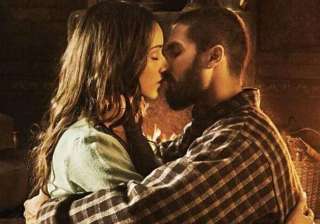 from murder to dil dhadakne do hottest kisses of... from murder to dil dhadakne do hottest kisses of...
