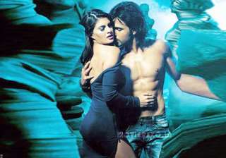jacqueline sizzles with emraan in murder sequel -... jacqueline sizzles with emraan in murder sequel -...