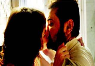 kalki bites bengali actor prosenjit s lips in... kalki bites bengali actor prosenjit s lips in...
