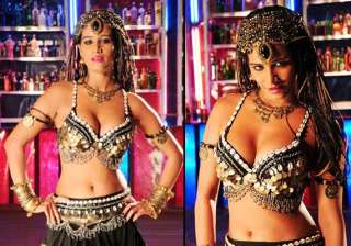poonam pandey spotted shooting hot item number... poonam pandey spotted shooting hot item number...