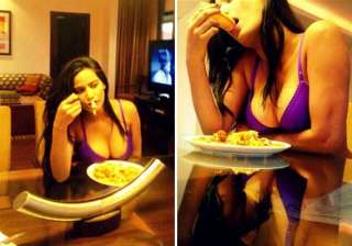 poonam pandey supported shah rukh s kkr in grand... poonam pandey supported shah rukh s kkr in grand...