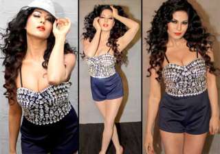 veena malik flaunts cleavage in a photoshoot view... veena malik flaunts cleavage in a photoshoot view...