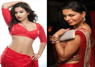 who s the dirtier silk smitha vidya or veena view... who s the dirtier silk smitha vidya or veena view...