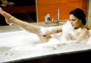veena malik s nude sleazy stills from nagna... veena malik s nude sleazy stills from nagna...