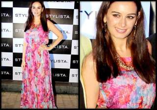 evelyn flaunts self designed outfit - India TV evelyn flaunts self designed outfit - India TV
