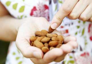 eating almonds decreases belly fat - India TV eating almonds decreases belly fat - India TV