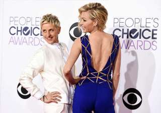 people s choice awards 2015 ellen degeneres turns... people s choice awards 2015 ellen degeneres turns...