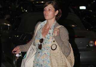 pregnant jessica biel stays healthy with organic... pregnant jessica biel stays healthy with organic...