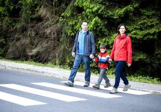 parents disregard child road safety guidelines -... parents disregard child road safety guidelines -...