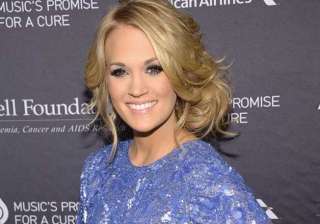 carrie underwood never steps out without make up... carrie underwood never steps out without make up...