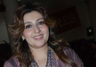 designer archana kochhar runs mumbai marathon for... designer archana kochhar runs mumbai marathon for...