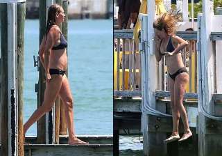 sexy uma thurman shows she has still got it with... sexy uma thurman shows she has still got it with...