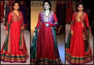 juhi chawla walks the ramp as marathi mulgi view... juhi chawla walks the ramp as marathi mulgi view...