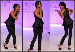 priyanka chopra gives flying kiss for michelle... priyanka chopra gives flying kiss for michelle...