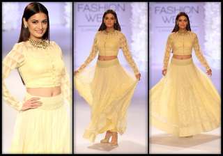 lakme fashion week 2014 dia mirza walks in... lakme fashion week 2014 dia mirza walks in...