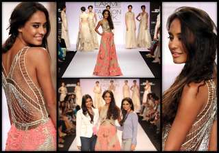 lakme fashion week 2014 lisa haydon walked for... lakme fashion week 2014 lisa haydon walked for...