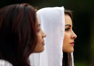 miss universe in trouble over taj photo shoot... miss universe in trouble over taj photo shoot...