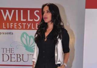 neha dhupia to tweet live from wifw aw 2014 -... neha dhupia to tweet live from wifw aw 2014 -...