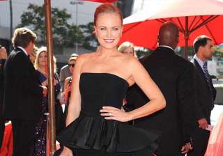 new mom malin akerman stuns on red carpet view... new mom malin akerman stuns on red carpet view...