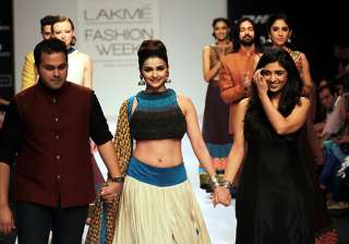 prachi desai loves designer sonam and paras modi... prachi desai loves designer sonam and paras modi...