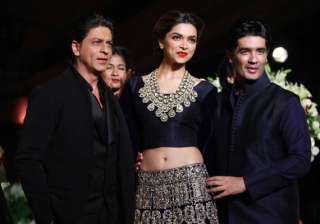 srk deepika add glamour to dcw finale - India TV srk deepika add glamour to dcw finale - India TV
