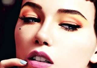 shape eyebrows the right way see how - India TV shape eyebrows the right way see how - India TV