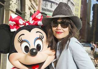 katie holmes gets a sizzling makeover flaunts her... katie holmes gets a sizzling makeover flaunts her...