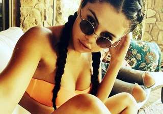brave selena gomez posts selfie in skimpy orange... brave selena gomez posts selfie in skimpy orange...