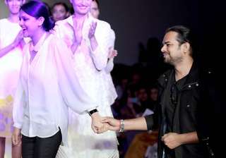 wifw aw 2014 rahul mishra presents award winning... wifw aw 2014 rahul mishra presents award winning...