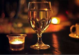 wine tastes different thanks to room colour... wine tastes different thanks to room colour...