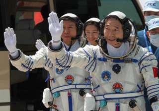 china s first woman astronaut successfully soars... china s first woman astronaut successfully soars...