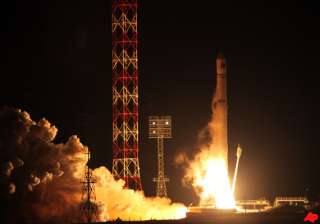failed russian mars probe craft plunging back to... failed russian mars probe craft plunging back to...