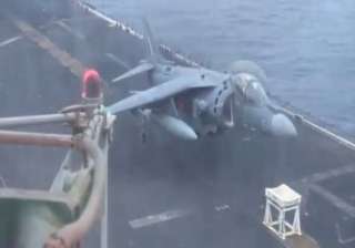 fighter pilot lands jet with no front landing... fighter pilot lands jet with no front landing...