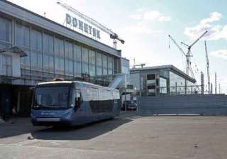 ukraine partially withdraws troops from donetsk... ukraine partially withdraws troops from donetsk...