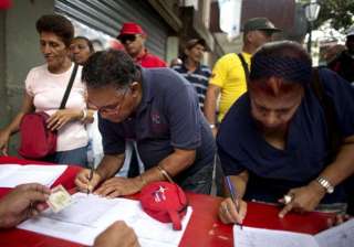 venezuela collects signatures against us decree -... venezuela collects signatures against us decree -...