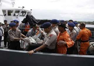 weather worries remain in hunt for airasia plane... weather worries remain in hunt for airasia plane...