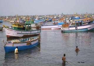pakistan captures 38 indian fishermen near... pakistan captures 38 indian fishermen near...