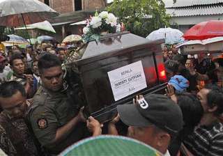 7 more bodies recovered from airasia crash 16... 7 more bodies recovered from airasia crash 16...