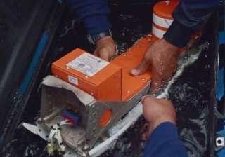 search continues as experts probe airasia jet s... search continues as experts probe airasia jet s...