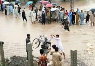 pak hindus looted at gunpoint in flood hit areas... pak hindus looted at gunpoint in flood hit areas...