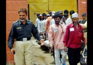 pakistan releases 100 indian fishermen - India TV pakistan releases 100 indian fishermen - India TV