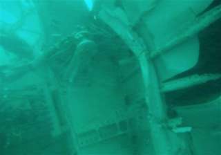 divers looking for black boxes in crashed airasia... divers looking for black boxes in crashed airasia...